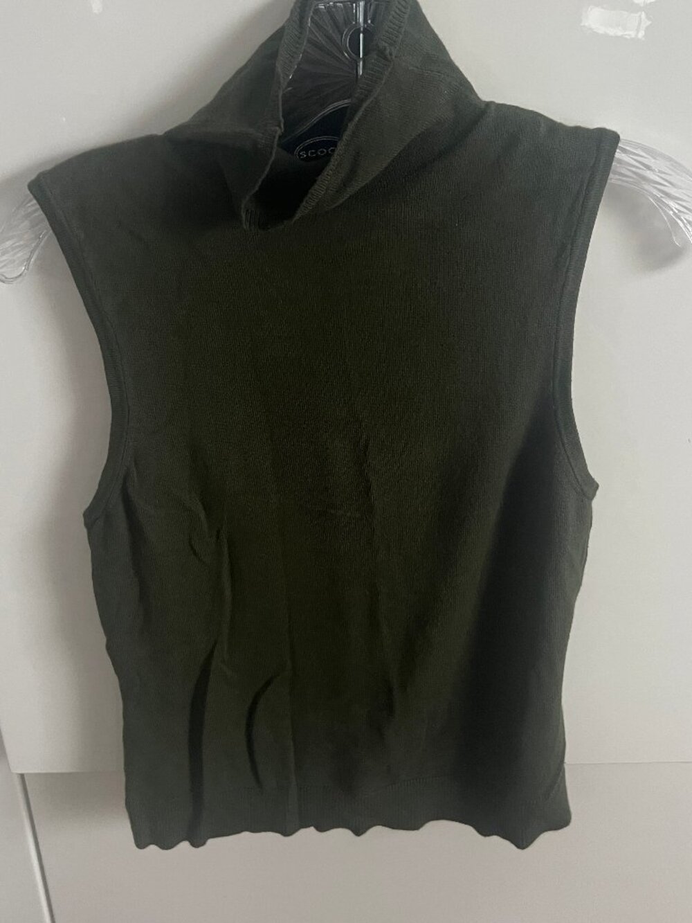 Olive sleeveless mockneck Size Medium